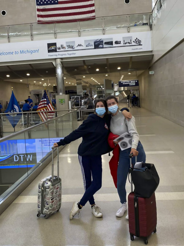 Émilie, arrivée à l'aéroport