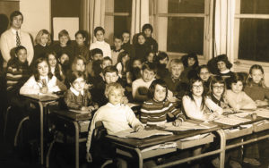 Classe de primaire CM2 - 1971 - Enquête sur le bien-être scolaire - PIE partir un an à l'étranger