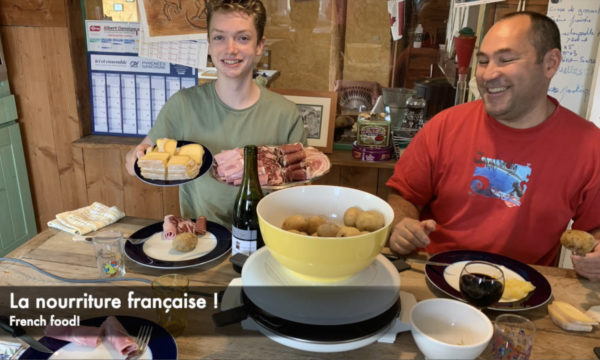 James, jeune Canadien, découvre et savoure la nourriture française en compagnie de son père d'accueil