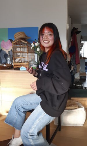 Karen, Japonaise en France, se teint les cheveux - L'accueil d'une année avec PIE