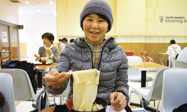 ne année scolaire au Japon avec PIE — Au restaurant avec sa mère d'accueil