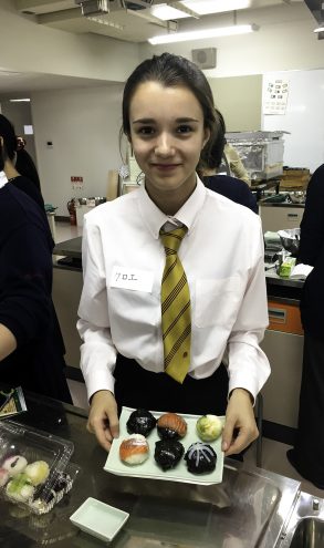 Chloë, Osaka — Une année scolaire au Japon