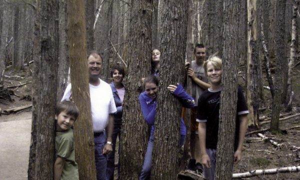 1,2,3… NOUS IRONS DANS LES BOIS — Photo du mois — Février 2016 —Camille et sa famille d’accueil — Une année scolaire aux USA — Savage, Minnesota