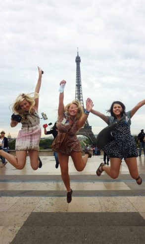 LES TROIS TOURS EIFFEL, une année en France