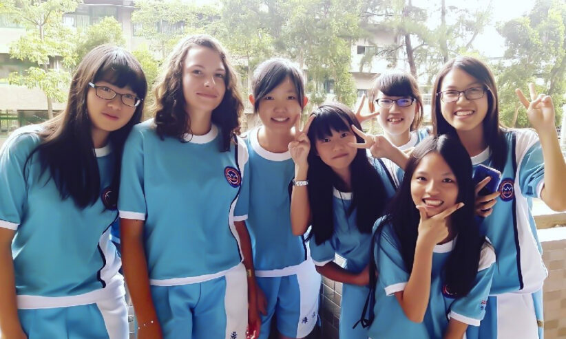 Écolières taïwanaises et française - Une année scolaire à Taïwan avec PIE 
