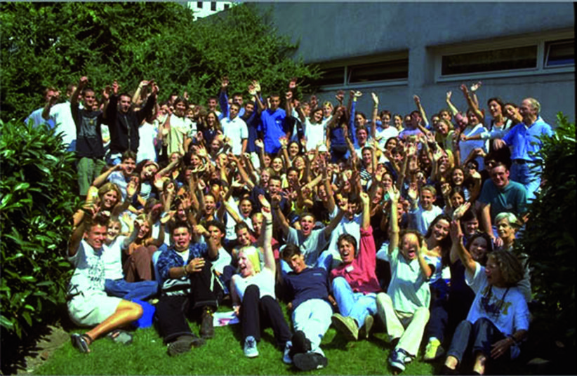 Promo ’98 « Départ à l’étranger » (1er stage en août)